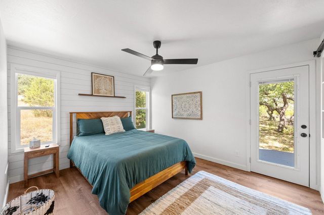 650 Springlake DR, Dripping Springs, TX 78620