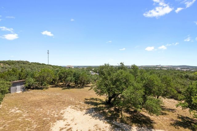 650 Springlake DR, Dripping Springs, TX 78620