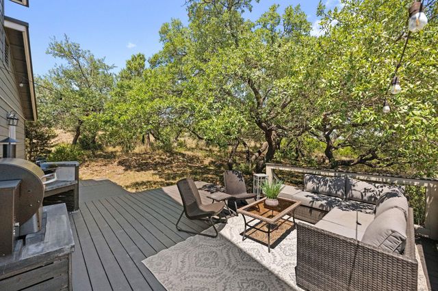 650 Springlake DR, Dripping Springs, TX 78620