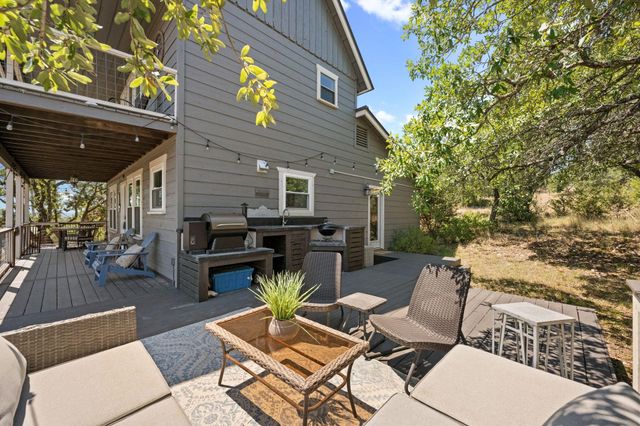 650 Springlake DR, Dripping Springs, TX 78620