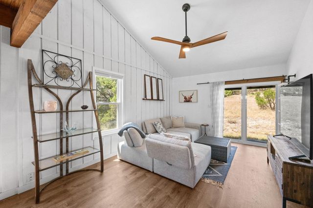 650 Springlake DR, Dripping Springs, TX 78620