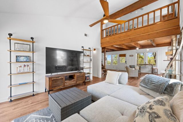 650 Springlake DR, Dripping Springs, TX 78620