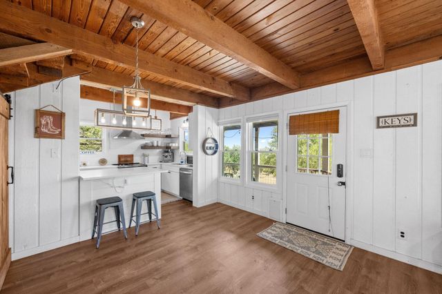 650 Springlake DR, Dripping Springs, TX 78620