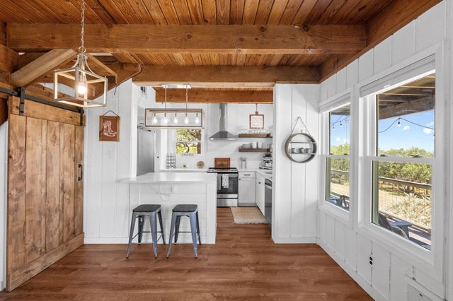 650 Springlake DR, Dripping Springs, TX 78620