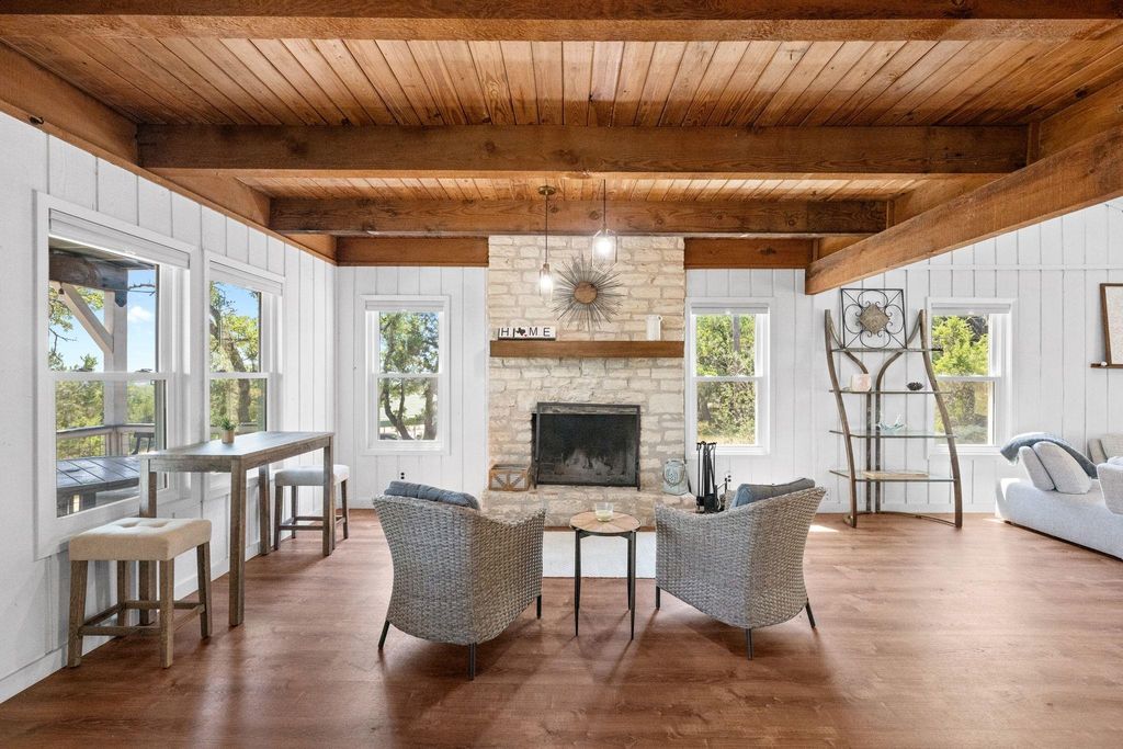 650 Springlake DR, Dripping Springs, TX 78620