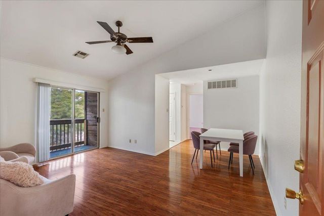 6903 Deatonhill DR 19, Austin, TX 78745
