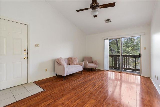 6903 Deatonhill DR 19, Austin, TX 78745