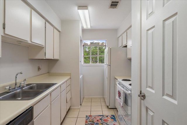 6903 Deatonhill DR 19, Austin, TX 78745