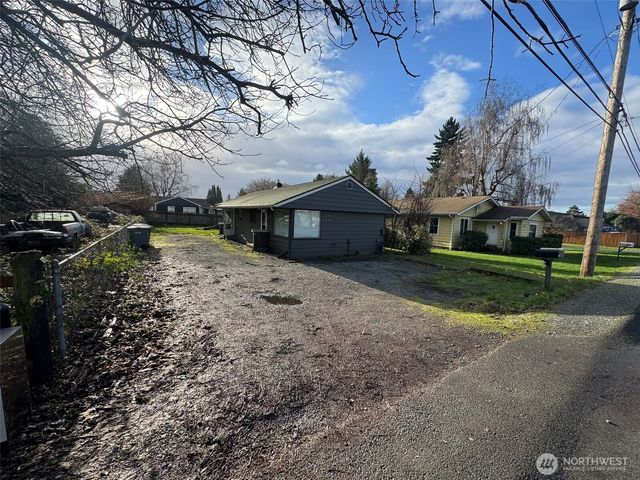 10908 10910 Valley Avenue E, Puyallup, WA 98372