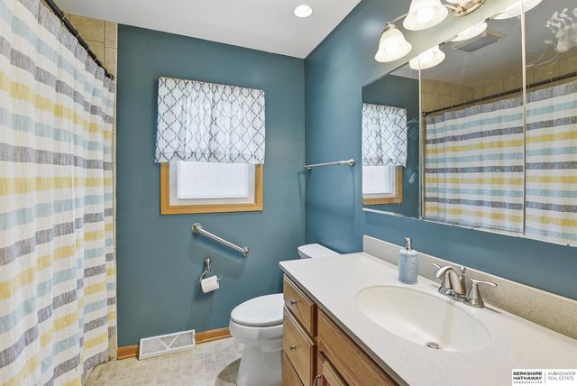 1251 Bellaire Boulevard, Bellevue, NE 68005