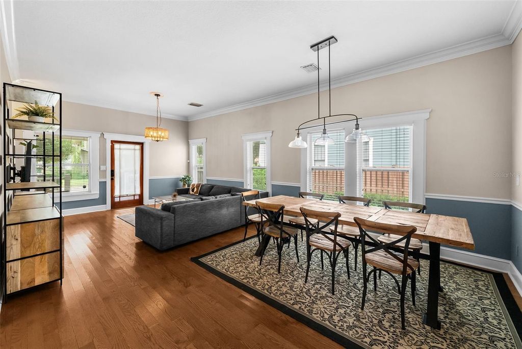 Image 11 of property listing at 5507 N SEMINOLE AVENUE, Tampa, FL 33604