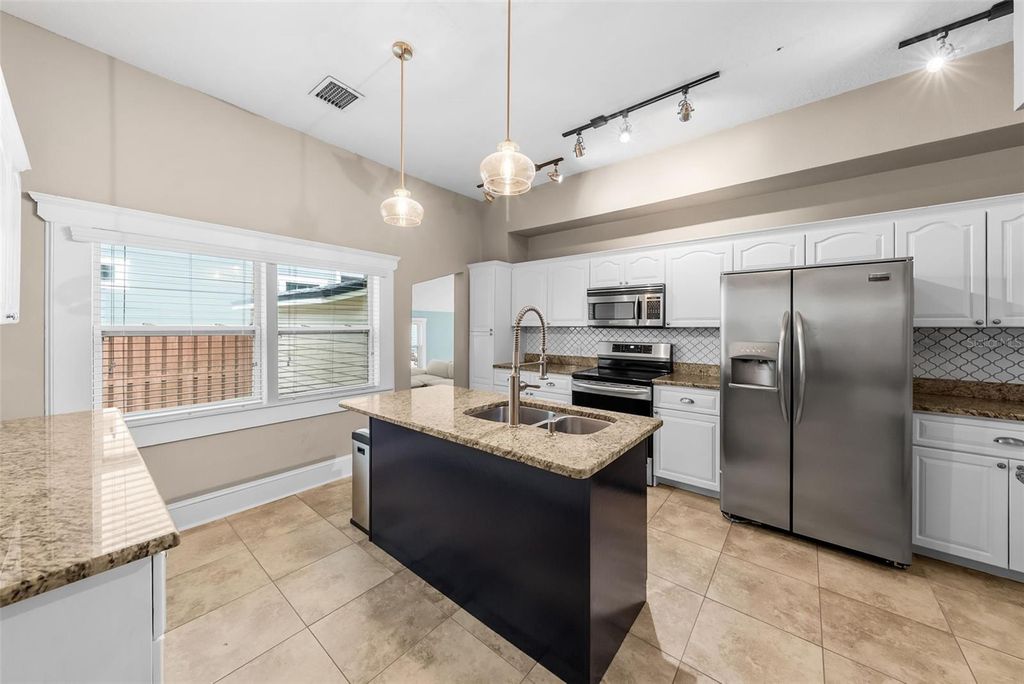 Image 12 of property listing at 5507 N SEMINOLE AVENUE, Tampa, FL 33604