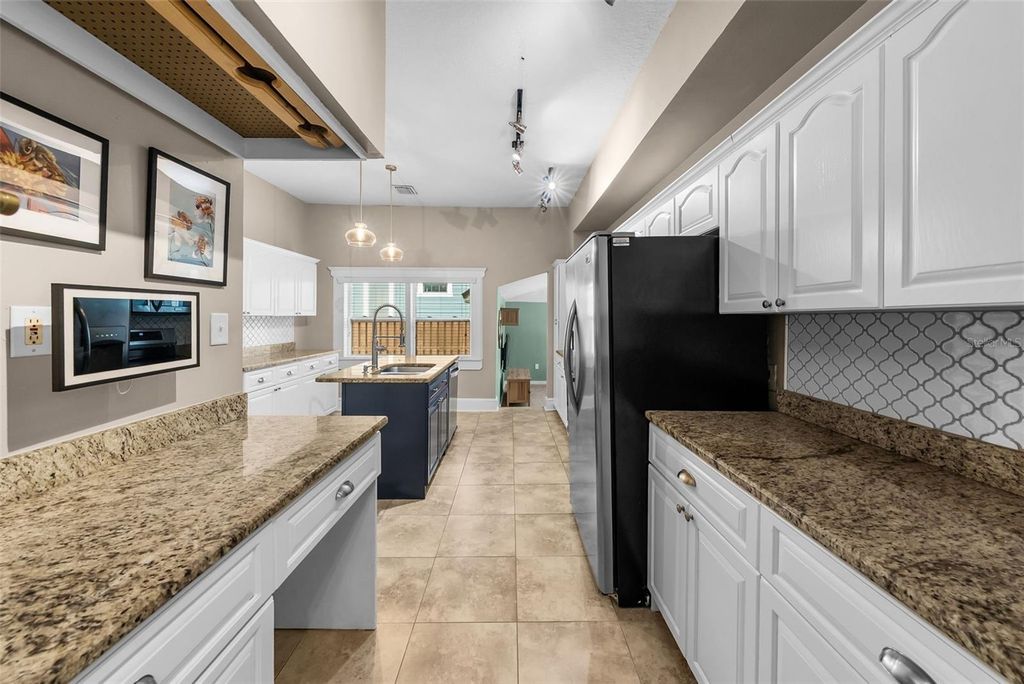 Image 16 of property listing at 5507 N SEMINOLE AVENUE, Tampa, FL 33604