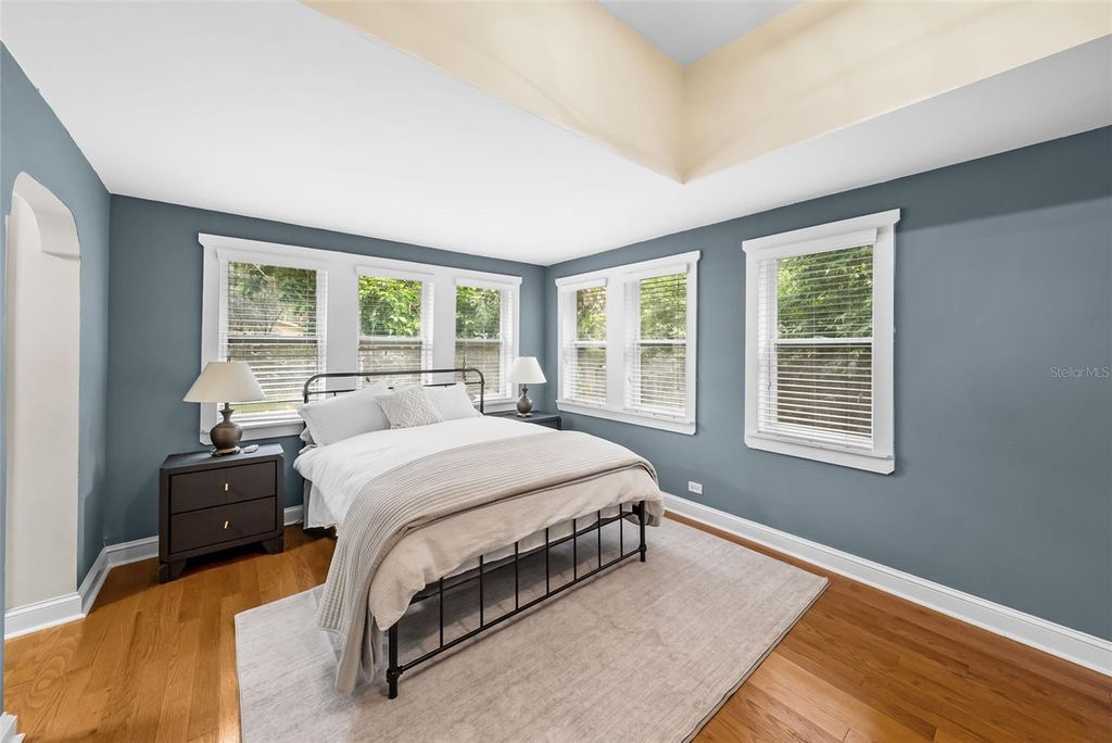Image 17 of property listing at 5507 N SEMINOLE AVENUE, Tampa, FL 33604