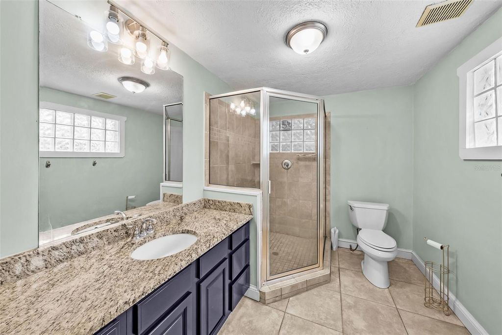Image 22 of property listing at 5507 N SEMINOLE AVENUE, Tampa, FL 33604