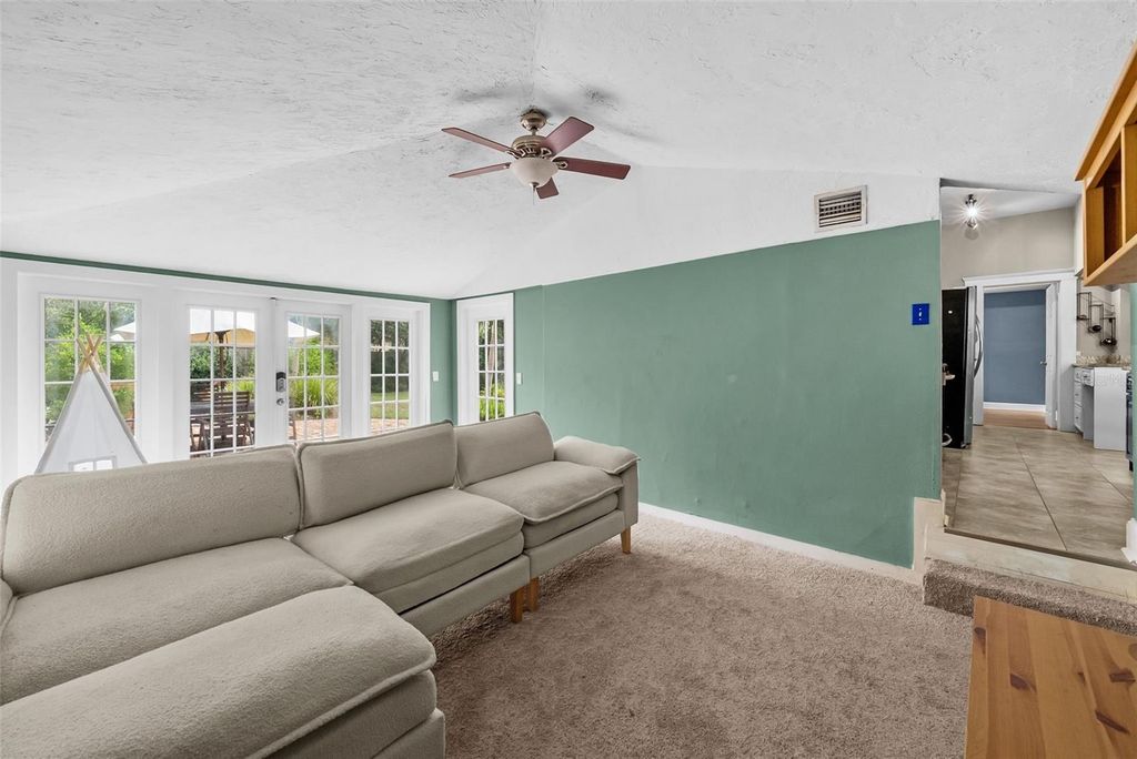 Image 26 of property listing at 5507 N SEMINOLE AVENUE, Tampa, FL 33604
