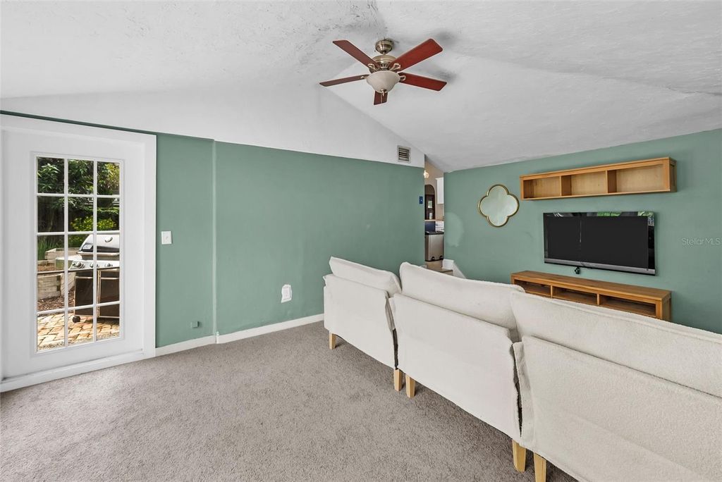 Image 27 of property listing at 5507 N SEMINOLE AVENUE, Tampa, FL 33604