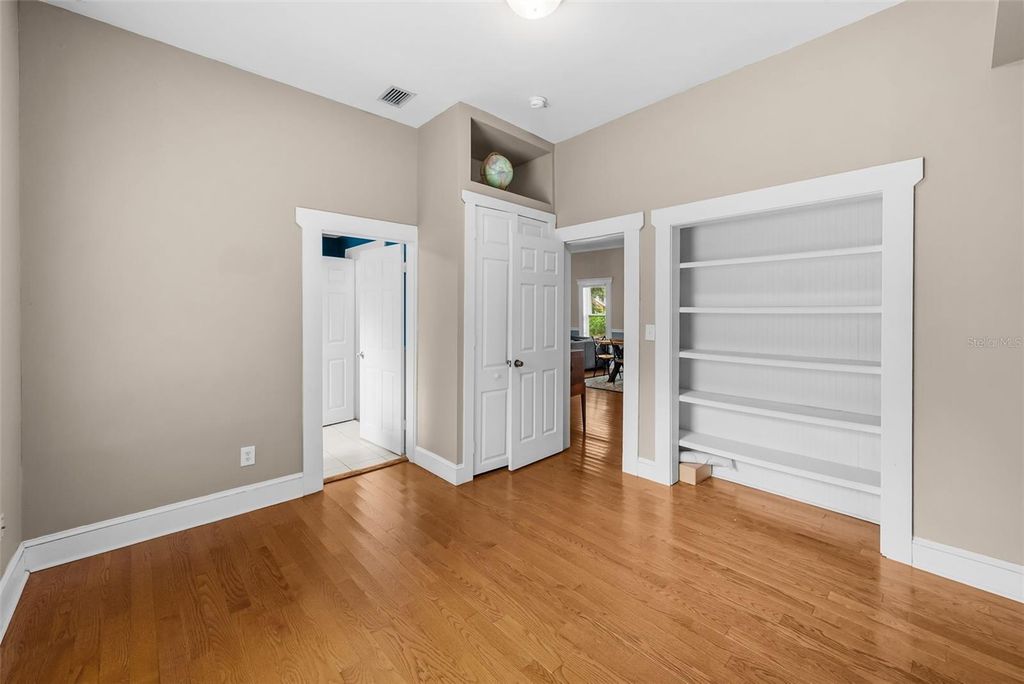 Image 29 of property listing at 5507 N SEMINOLE AVENUE, Tampa, FL 33604