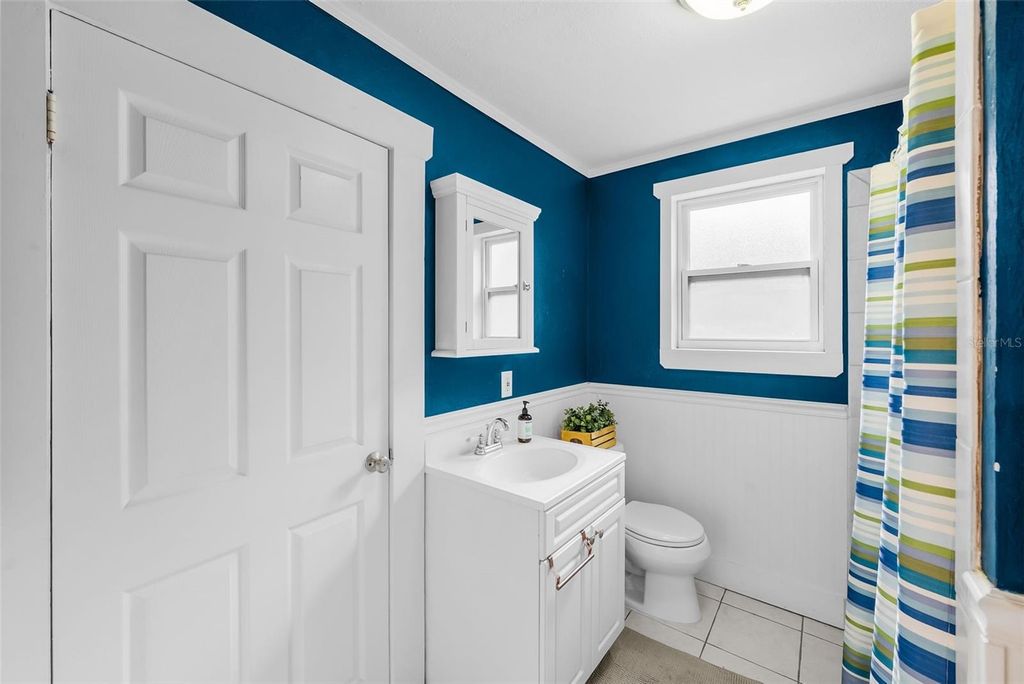 Image 30 of property listing at 5507 N SEMINOLE AVENUE, Tampa, FL 33604