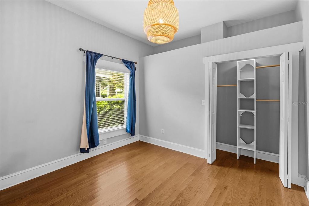 Image 32 of property listing at 5507 N SEMINOLE AVENUE, Tampa, FL 33604