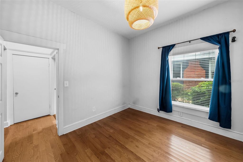 Image 33 of property listing at 5507 N SEMINOLE AVENUE, Tampa, FL 33604