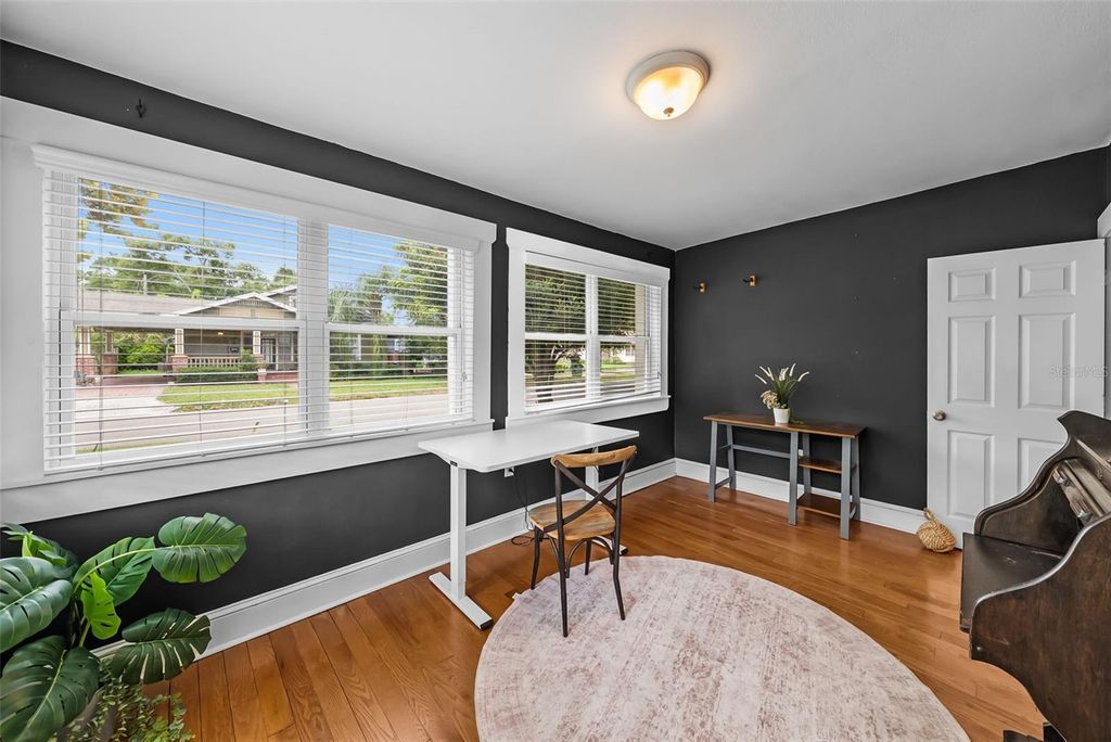 Image 35 of property listing at 5507 N SEMINOLE AVENUE, Tampa, FL 33604