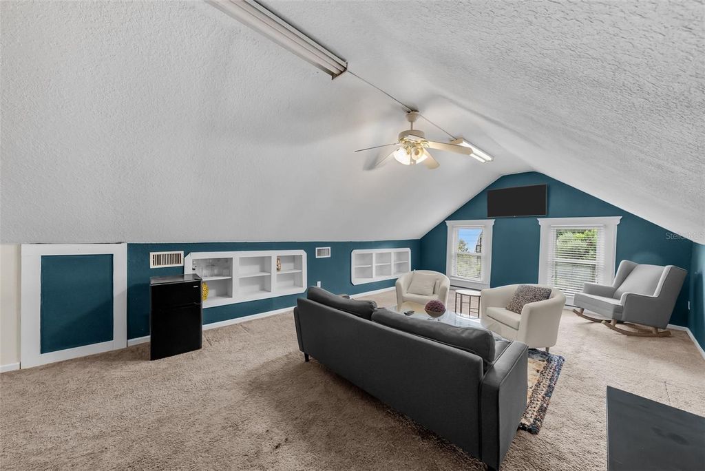 Image 37 of property listing at 5507 N SEMINOLE AVENUE, Tampa, FL 33604