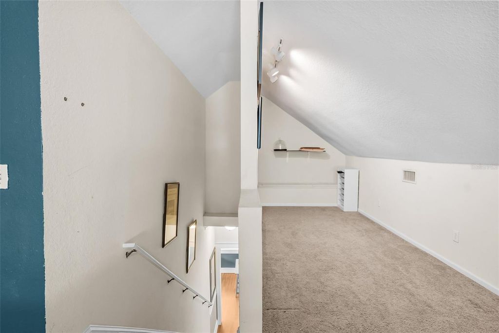 Image 38 of property listing at 5507 N SEMINOLE AVENUE, Tampa, FL 33604