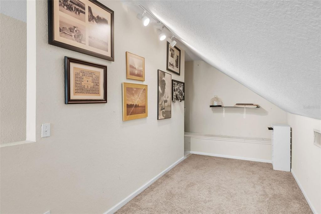 Image 39 of property listing at 5507 N SEMINOLE AVENUE, Tampa, FL 33604