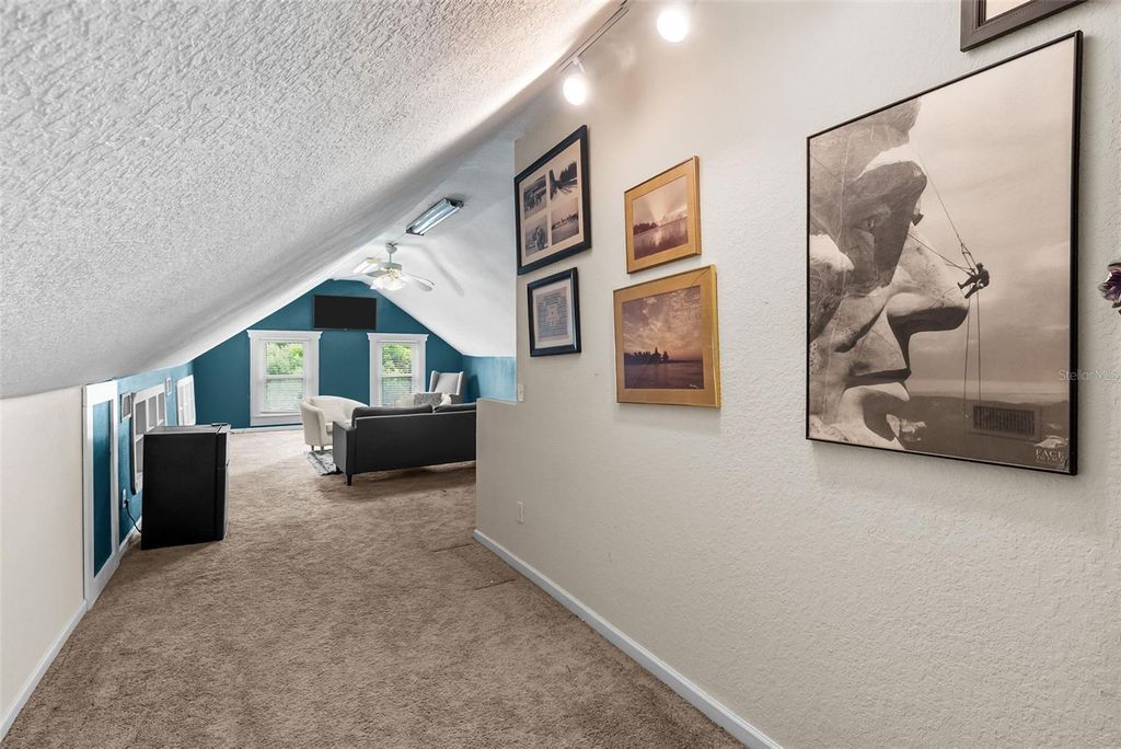 Image 40 of property listing at 5507 N SEMINOLE AVENUE, Tampa, FL 33604