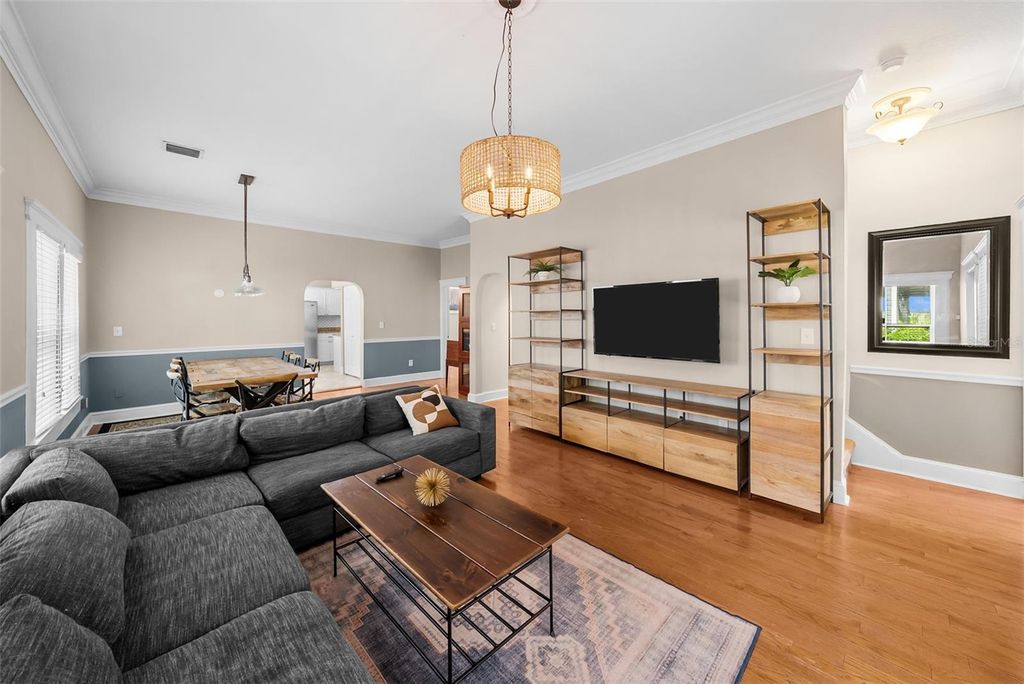 Image 5 of property listing at 5507 N SEMINOLE AVENUE, Tampa, FL 33604