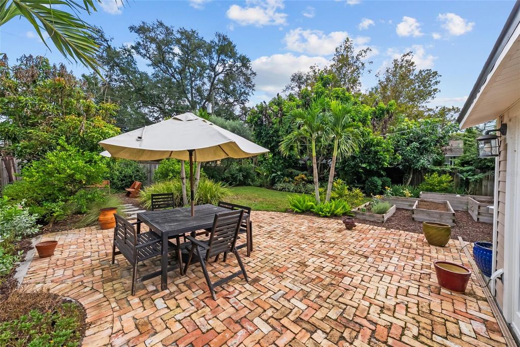 Image 41 of property listing at 5507 N SEMINOLE AVENUE, Tampa, FL 33604