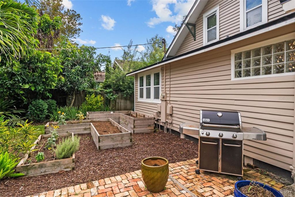 Image 42 of property listing at 5507 N SEMINOLE AVENUE, Tampa, FL 33604