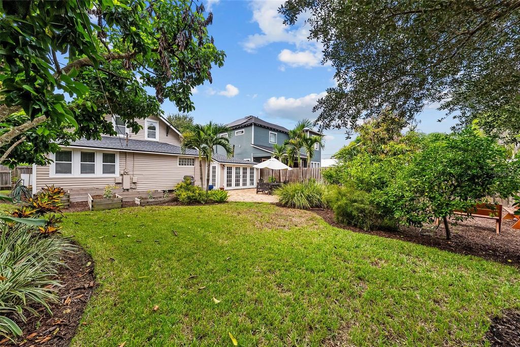 Image 44 of property listing at 5507 N SEMINOLE AVENUE, Tampa, FL 33604