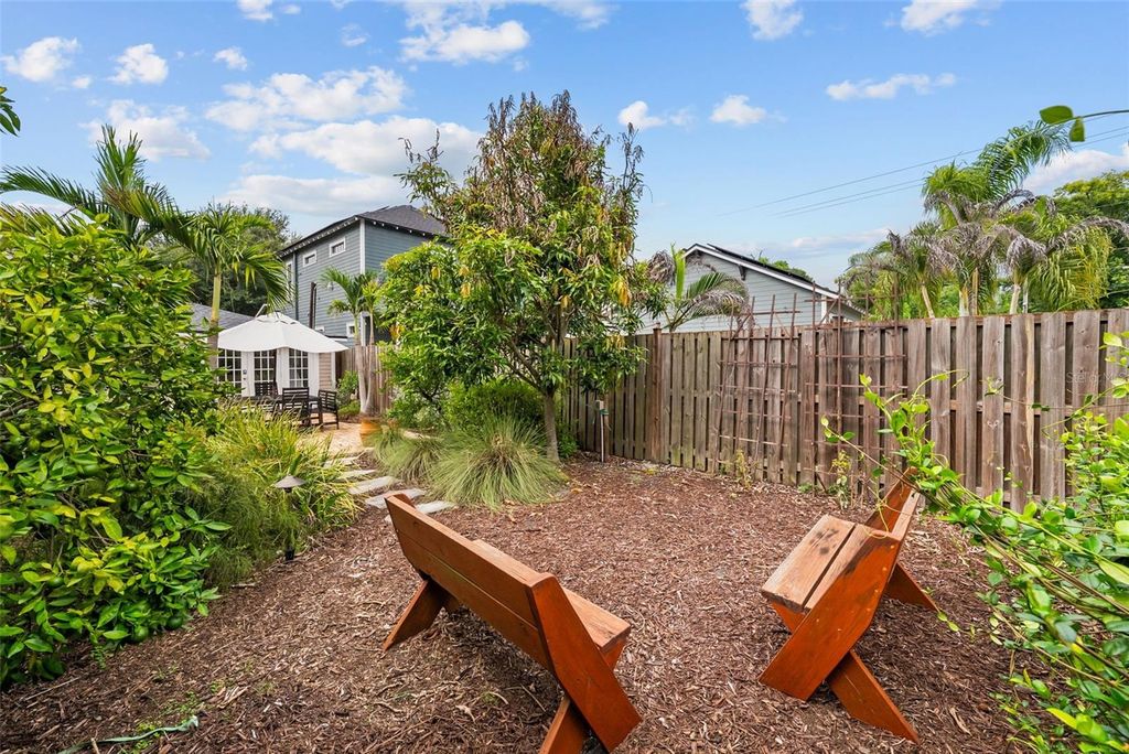 Image 47 of property listing at 5507 N SEMINOLE AVENUE, Tampa, FL 33604
