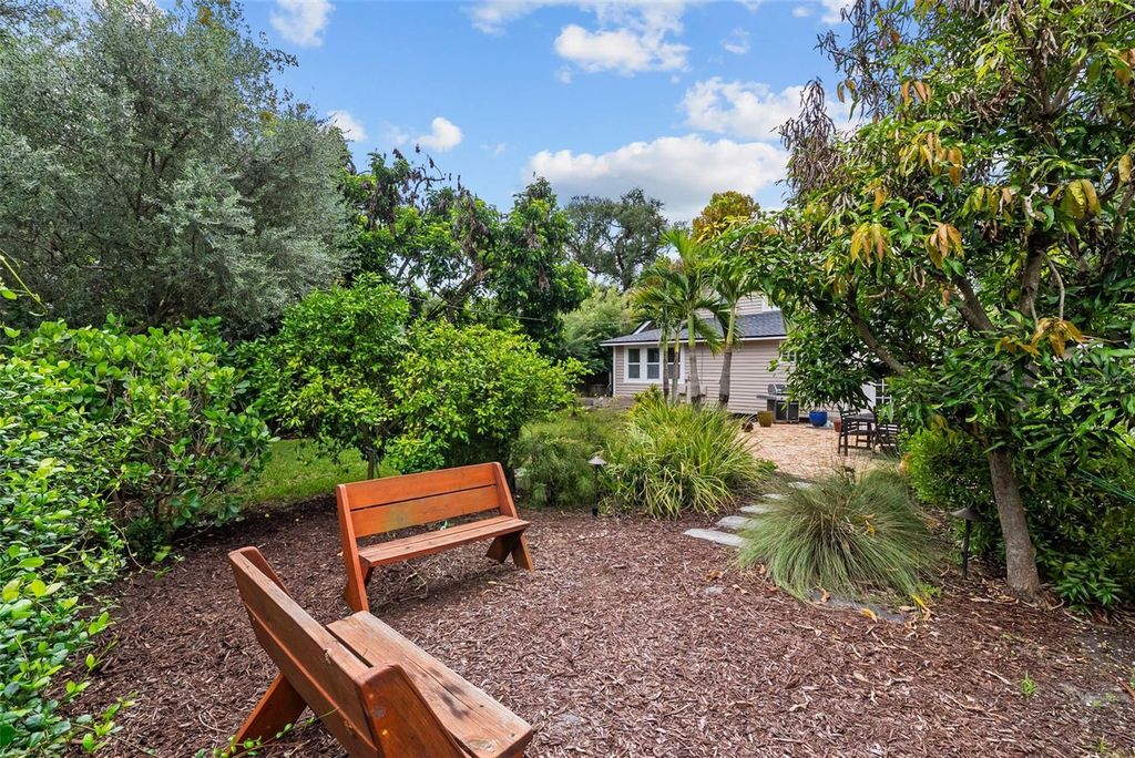 Image 48 of property listing at 5507 N SEMINOLE AVENUE, Tampa, FL 33604