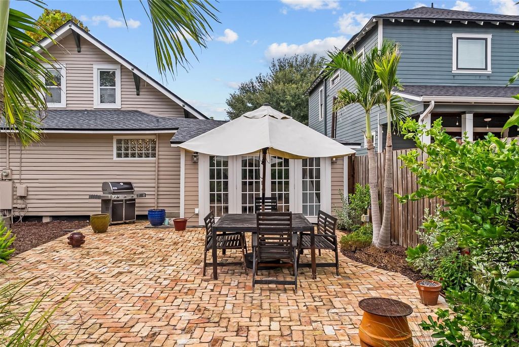 Image 49 of property listing at 5507 N SEMINOLE AVENUE, Tampa, FL 33604