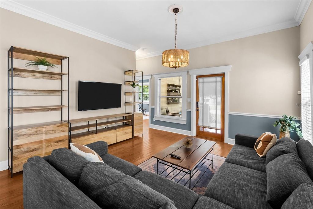 Image 6 of property listing at 5507 N SEMINOLE AVENUE, Tampa, FL 33604