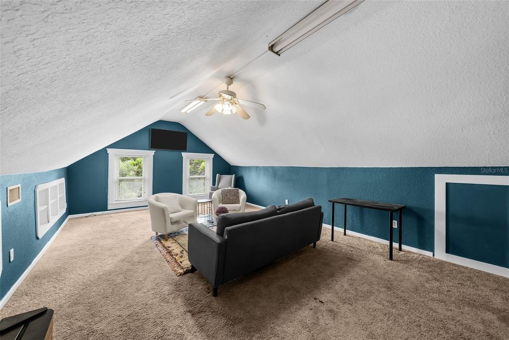 Image 51 of property listing at 5507 N SEMINOLE AVENUE, Tampa, FL 33604