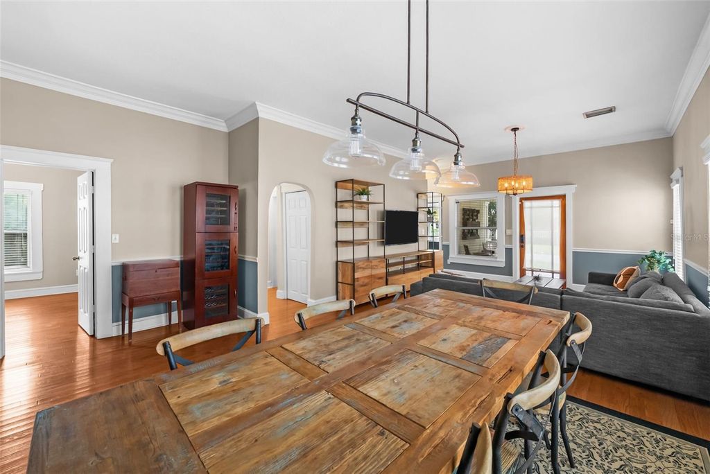Image 10 of property listing at 5507 N SEMINOLE AVENUE, Tampa, FL 33604