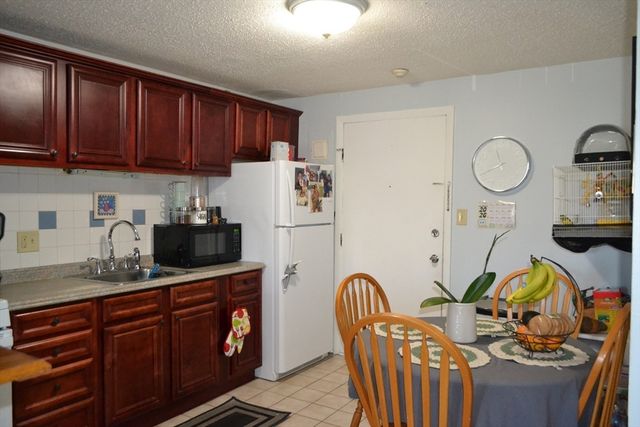 264 East Haverhill 4, Lawrence, MA 01841