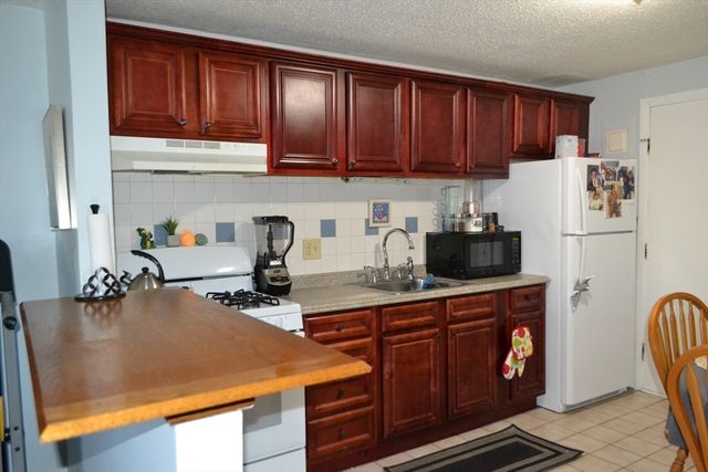 264 East Haverhill 4, Lawrence, MA 01841
