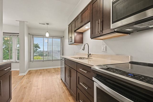 8620 Waukegan Road 511, Morton Grove, IL 60053