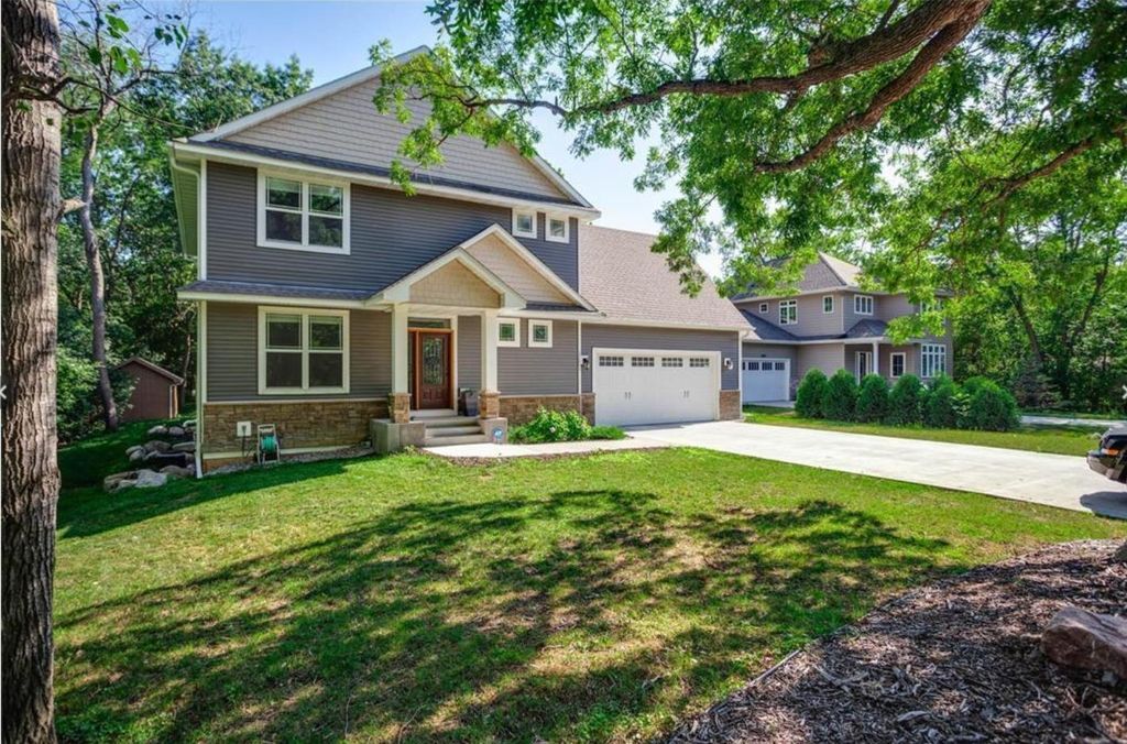 12601 Ridgemount Avenue W, Minnetonka, MN 55305