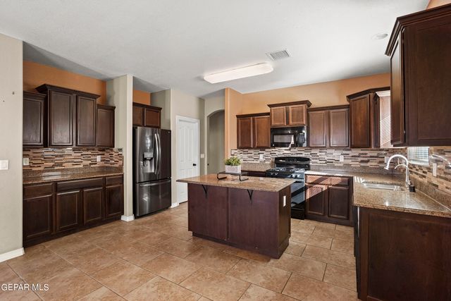 2237 LEAFY POINT Place, El Paso, TX 79938