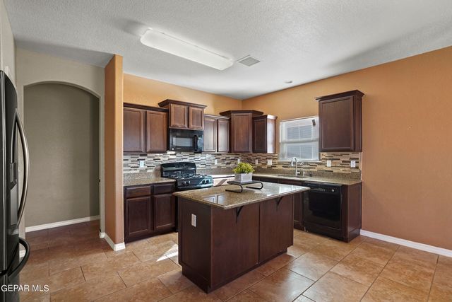 2237 LEAFY POINT Place, El Paso, TX 79938
