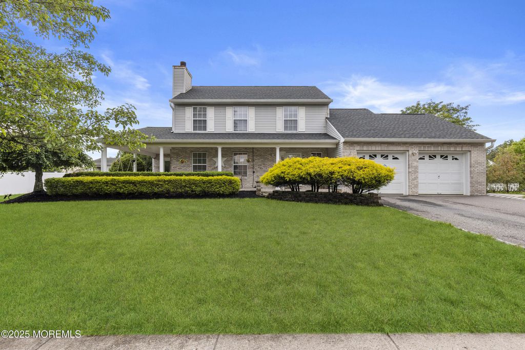 39 Sarah Lane, Howell, NJ 07731