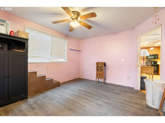 8225 Sw CHESTNUT St, Portland, OR 97223