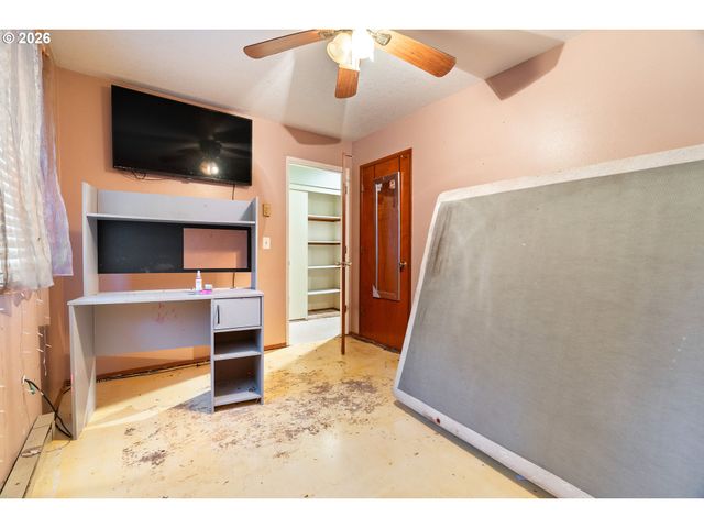 8225 Sw CHESTNUT St, Portland, OR 97223