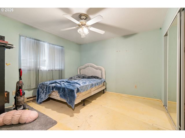 8225 Sw CHESTNUT St, Portland, OR 97223